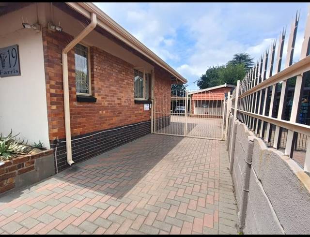 5 BEDROOM HOUSE FOR SALE IN SELECTION PARK